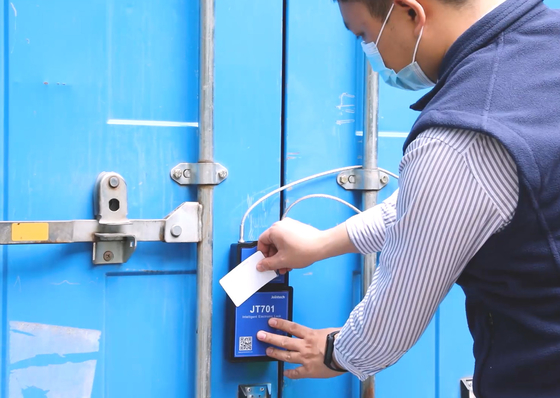 Jointech Jt701 Container Cargo Asset Track Container Lock Truck Seal Gps Asset Tracker Fuel Tank Monitoring System